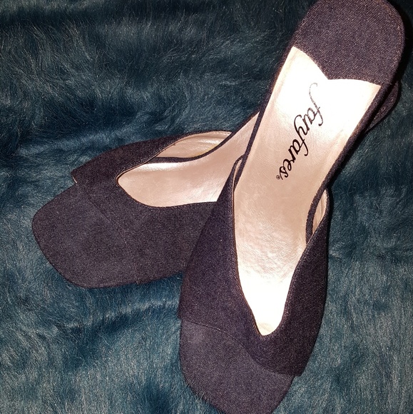 Shoes - GENTLY WORN Medium Wash Denim Sandals Shoes - GENTLY WORN Medium Wash Denim Sandals